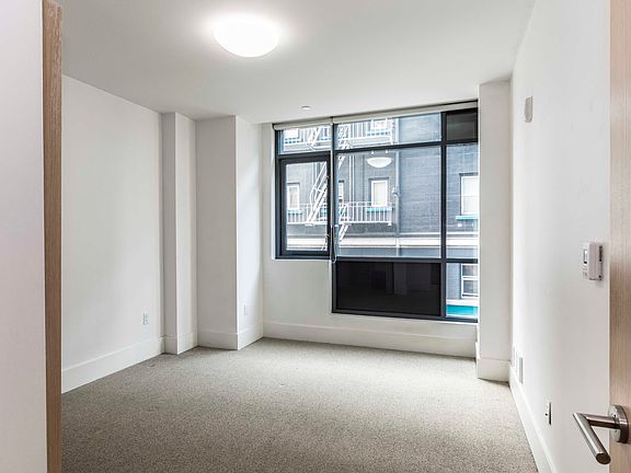 4th image of 818 Van Ness Ave #308