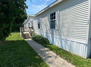 12 Summer Cir NE, Cedar Rapids, IA 52402