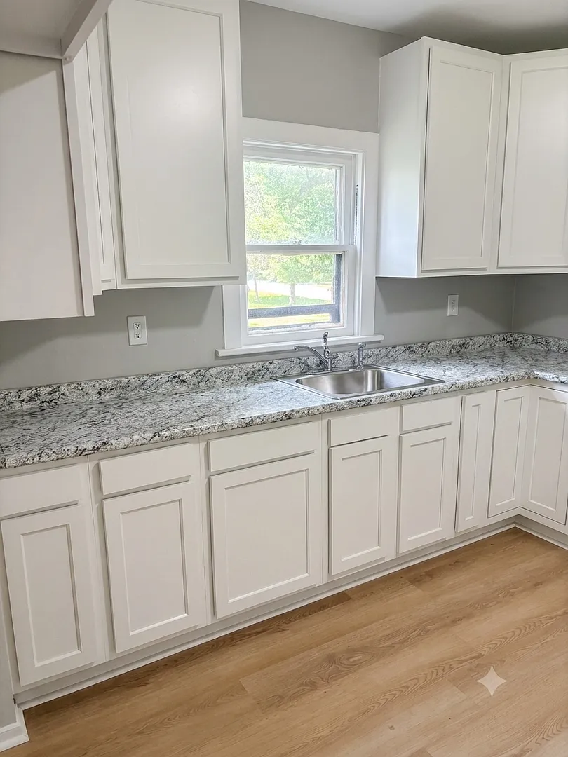 Fully Renovated 5-Bedroom Home for Rent 4028 Harper Ave, Norton, OH — Photo 1