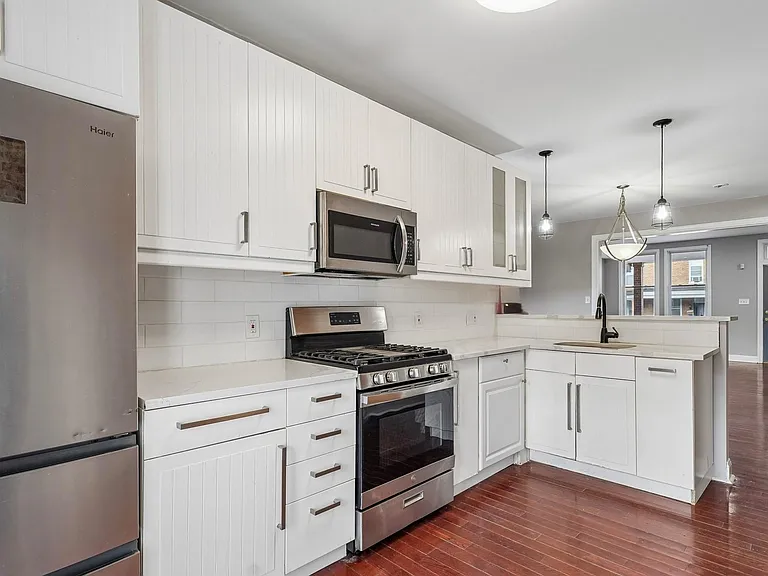 2817 Pelham Ave — Photo 11