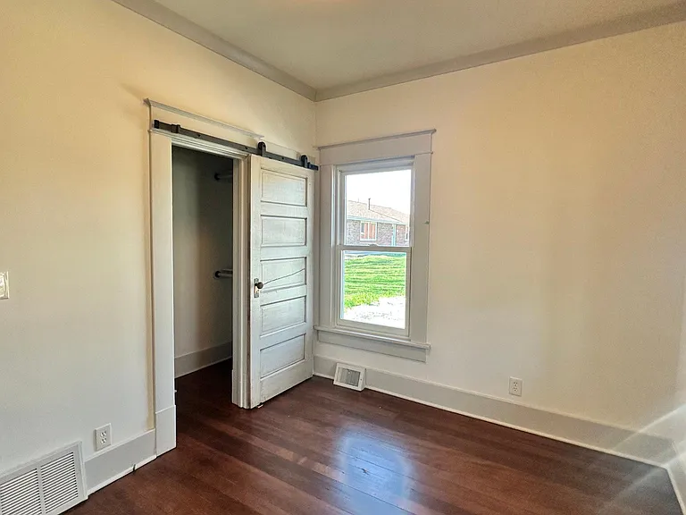 410 Park St — Photo 18
