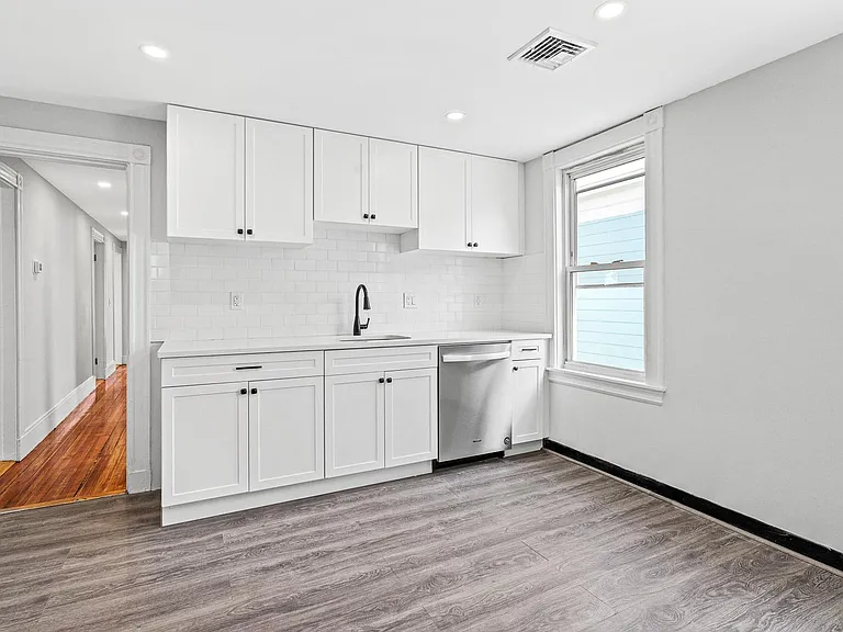 79 Pleasant St #3 — Photo 4
