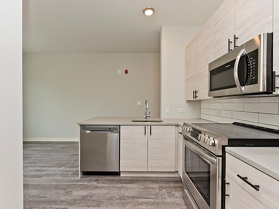 3rd image of 6150 N Broadway St #2A