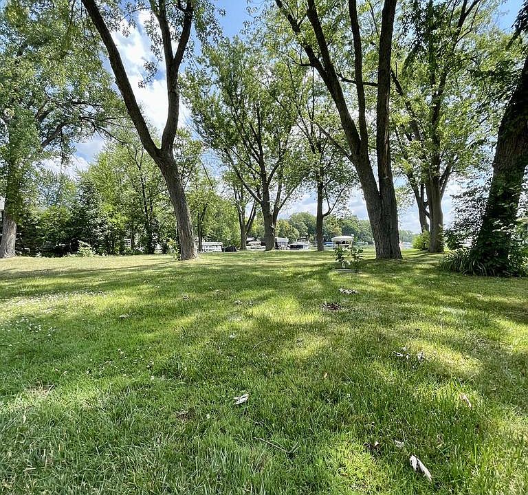 2nd image of W386N5990 BLACKHAWK DRIVE