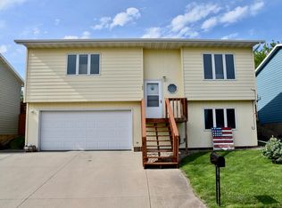 102 Village Dr, Pierre, SD 57501
