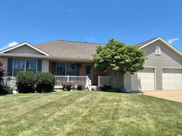 404 Delaney Dr, Jacksonville, IL 62650
