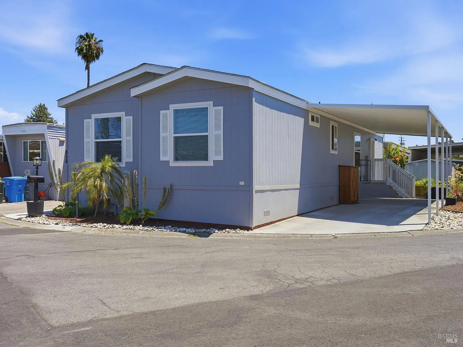 858 Mary Street - Photo 2