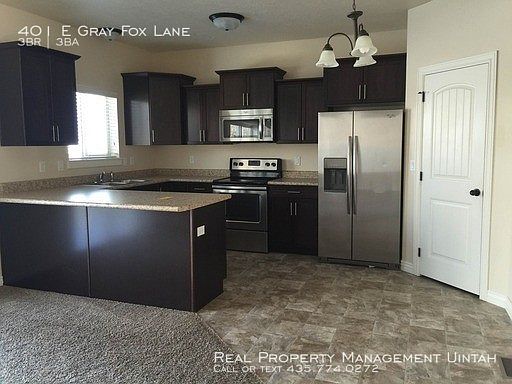 2nd image of 401 E Gray Fox Ln