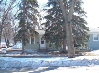 1621 10th Ave N, Grand Forks, ND 58203