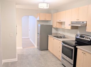 22 Peter St S APT 1, Mississauga, ON L5H 2G2