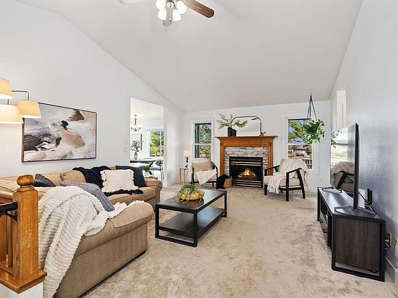 4th image of 2260 Silver Oaks Dr