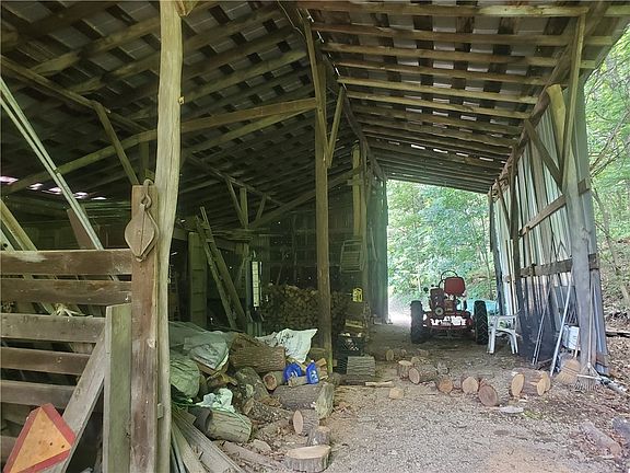 4th image of 1529 Garretts Run Rd