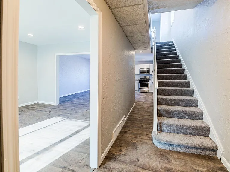 2030 Pioneer Ave — Photo 19