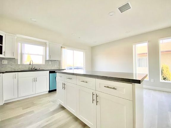 2nd image of 409 N Harvard Blvd #1