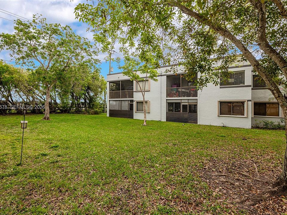 1st image of 159 Lakeview Dr APT 102