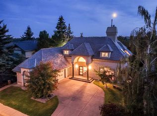 42 NE Woodhaven Cres SW, Calgary, AB T2W5S3