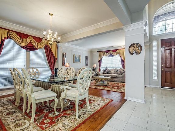 4th image of 2512 Seward Dr