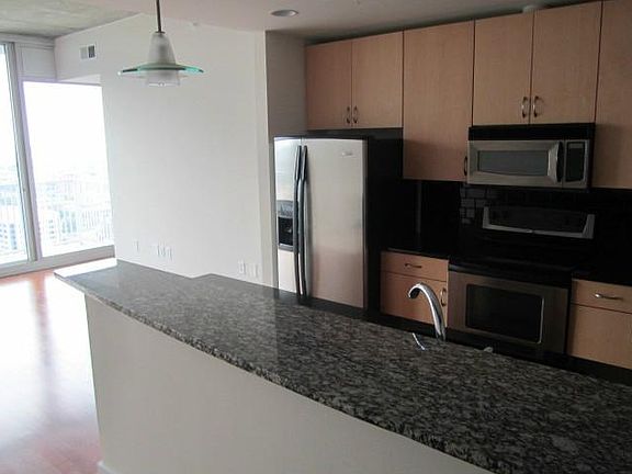 3rd image of 860 Peachtree St NE
