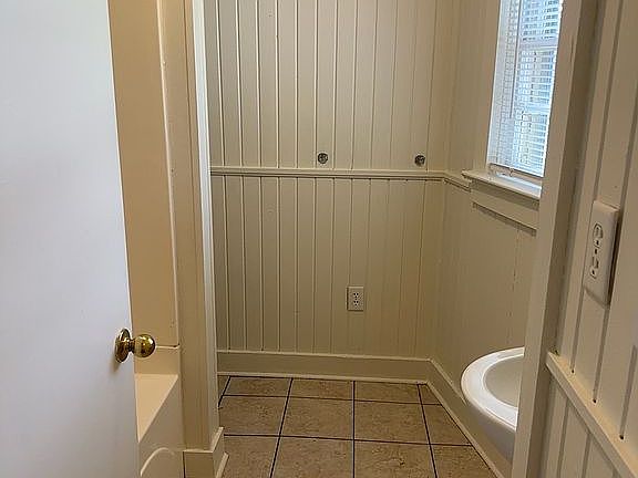 5th image of 219 Mulberry Ave