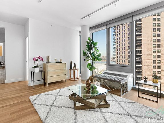 3rd image of 554 W 54th St #22S