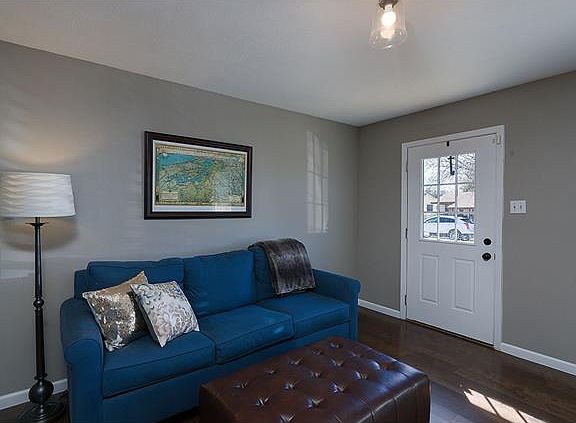5th image of 100 E Crestland Dr