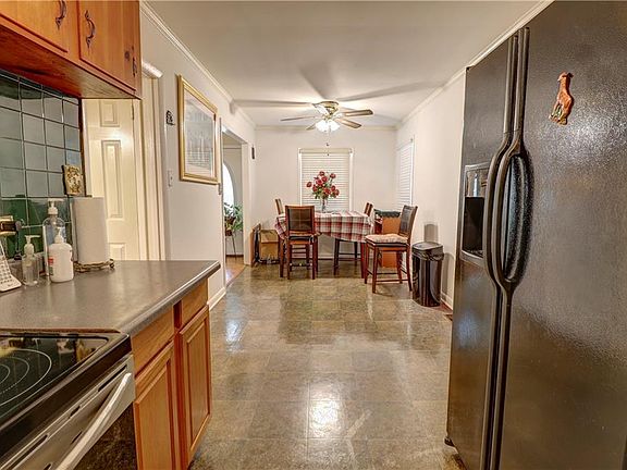 5th image of 281 Springdale Dr