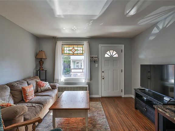 4th image of 1415 Newport Ave