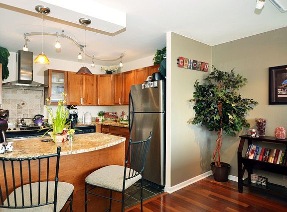 2nd image of 3930 N Pine Grove Ave APT 1105