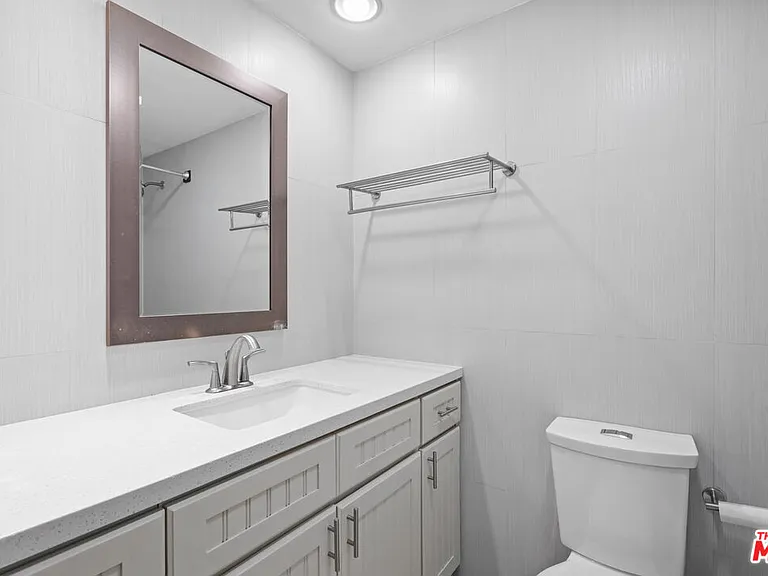 800 W 1st St #1409 — Photo 27