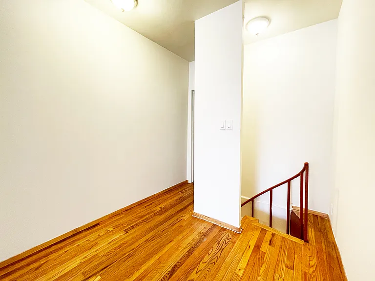 604 Manhattan Ave #1L — Photo 9