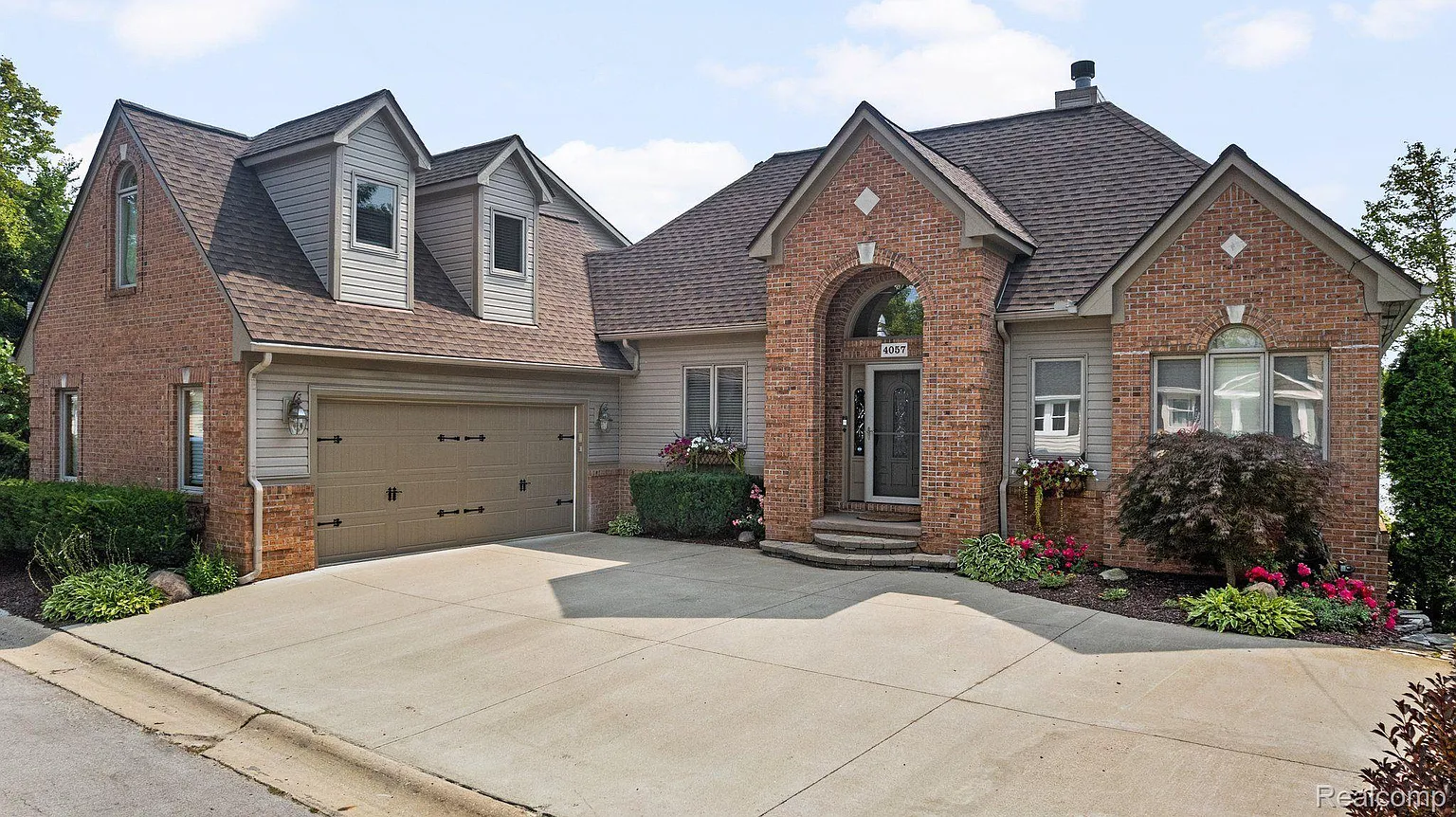 4057 Highcrest Dr photo 1