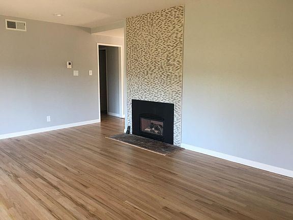 Livingroom with fire place