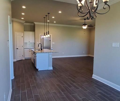 4th image of 902 Hackberry Dr