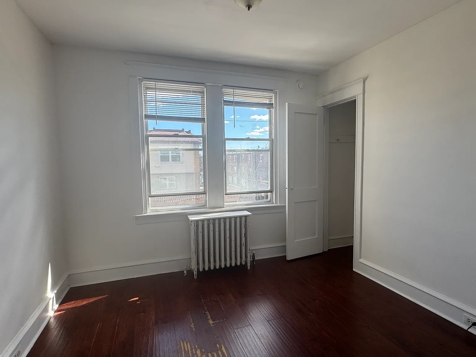 3 bed, 700 sqft, $1,250 — Photo 2