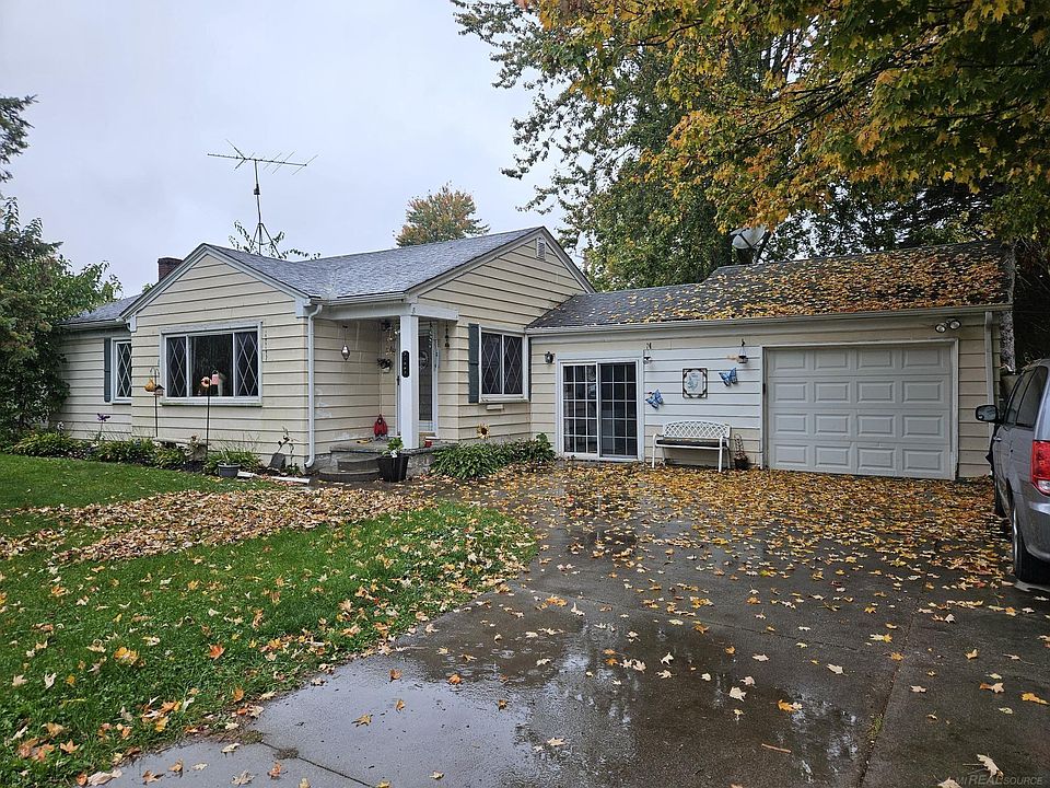 1st image of 34665 Benton St
