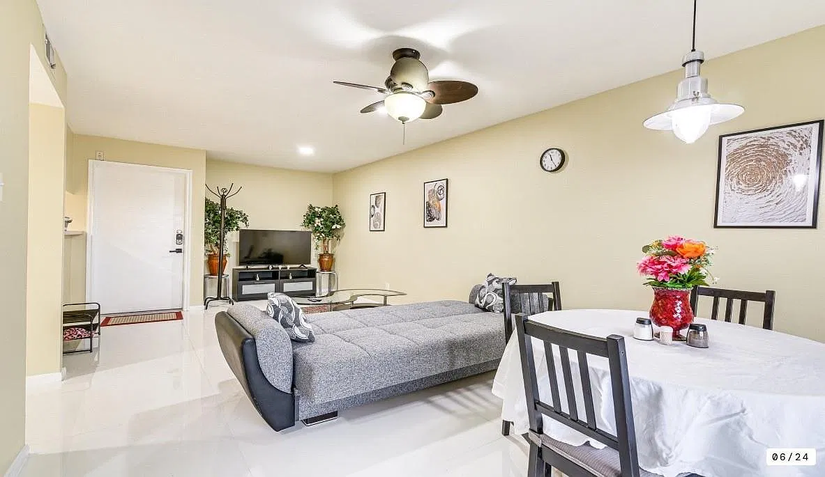 2824 S Bartell Dr — Photo 3