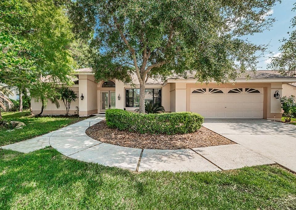 1st image of 350 Waterford Cir E