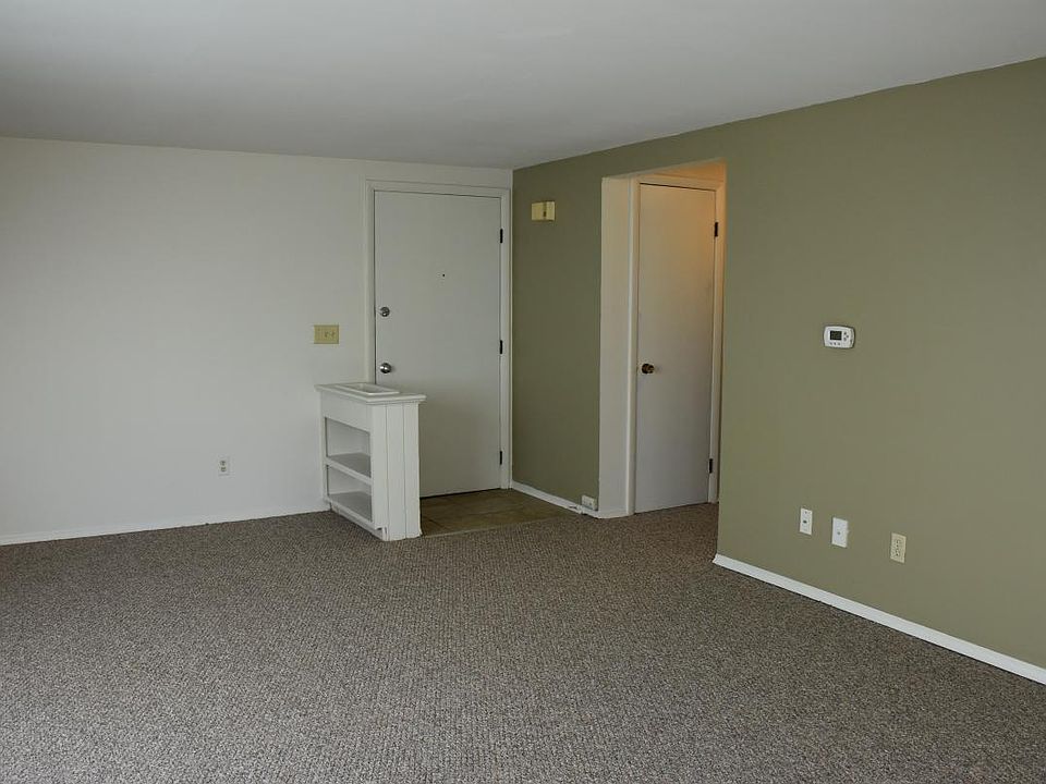 2nd image of 10 Barbie Ct APT 2