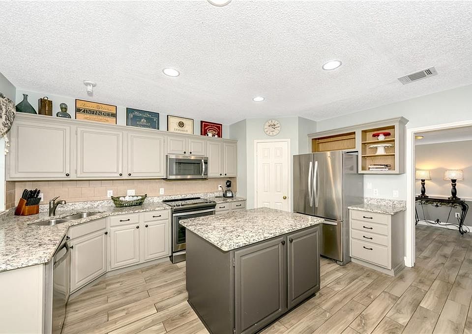 1st image of 3305 John Ct N