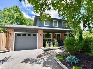 34 Belcourt Ave, Barrie, ON L4M4E3