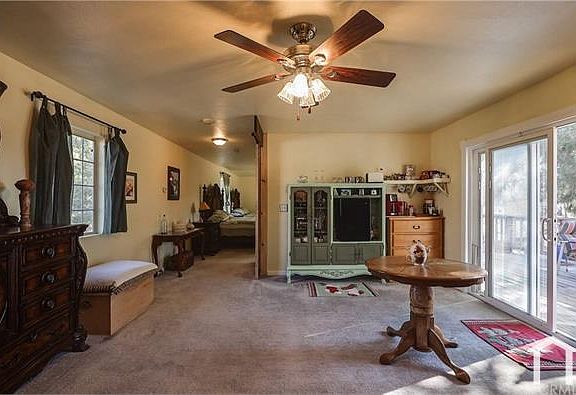 2nd image of 18145 Juniper St