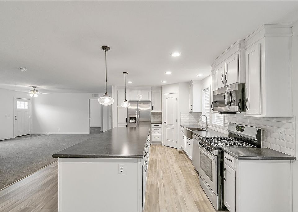 Gourmet Kitchen w/ Pantry
