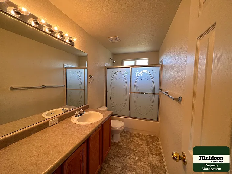 5807 Poudre Way — Photo 2