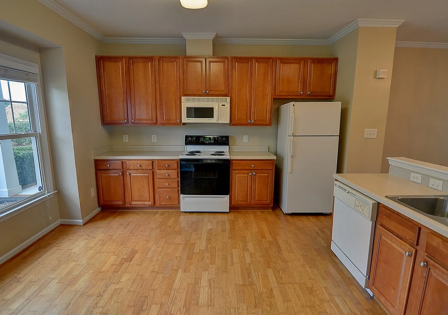 Light, Bright Governor's Village Townhome — Photo 2