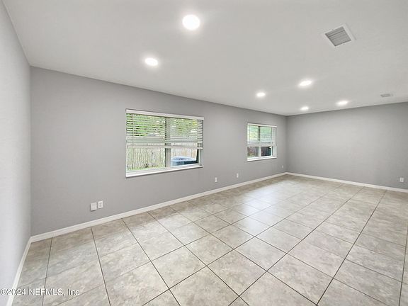 3rd image of 5814 HILLMAN Drive