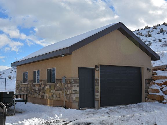 Detached Garage
