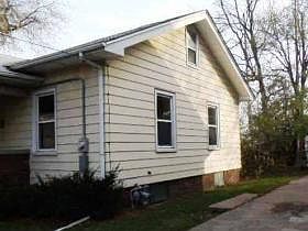 2nd image of 302 E Maywood Ave