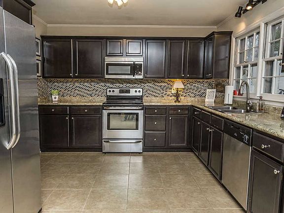 5th image of 3704 Woodcrest Cir NW