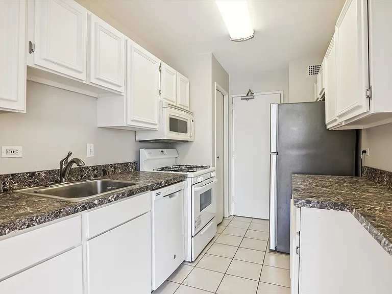 1900 Lyttonsville Rd #308 — Photo 41