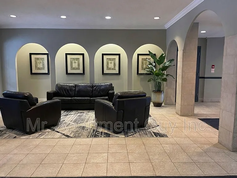 45 Paisley Blvd W #2 — Photo 8